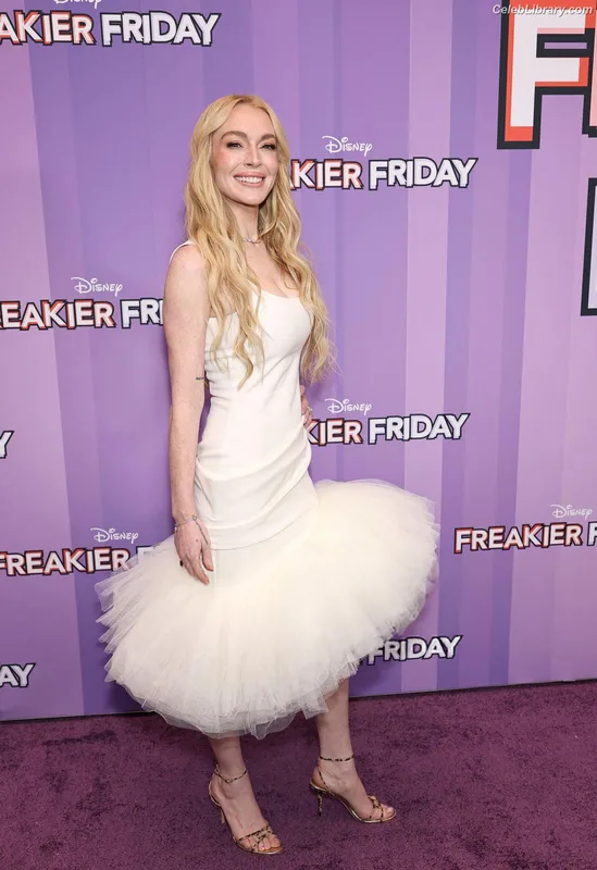 Lindsay Lohan photo 3 of 752