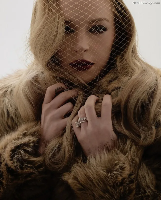 Lindsay Lohan photo 5 of 752