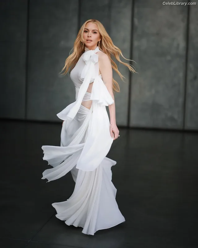 Lindsay Lohan photo 8 of 752