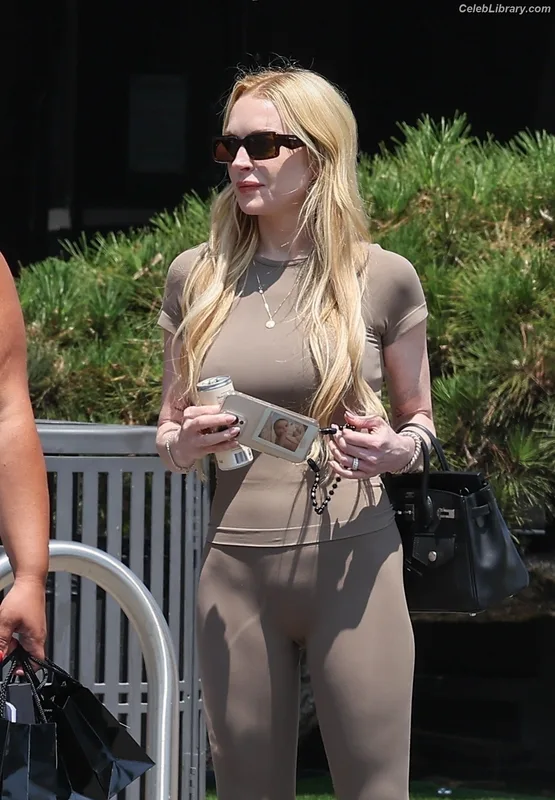 Lindsay Lohan photo 10 of 752