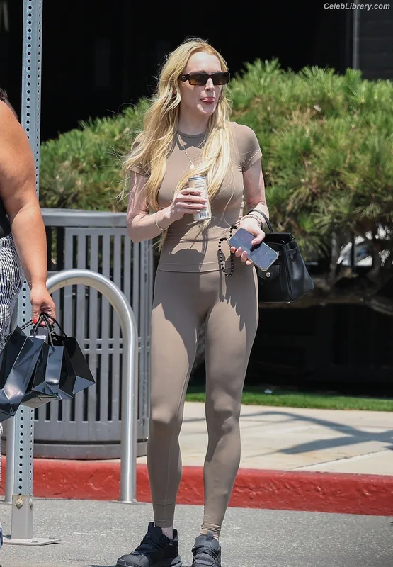 Lindsay Lohan photo 11 of 752