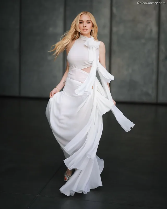 Lindsay Lohan photo 13 of 752