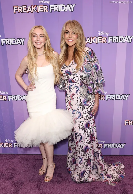 Lindsay Lohan photo 5 of 752