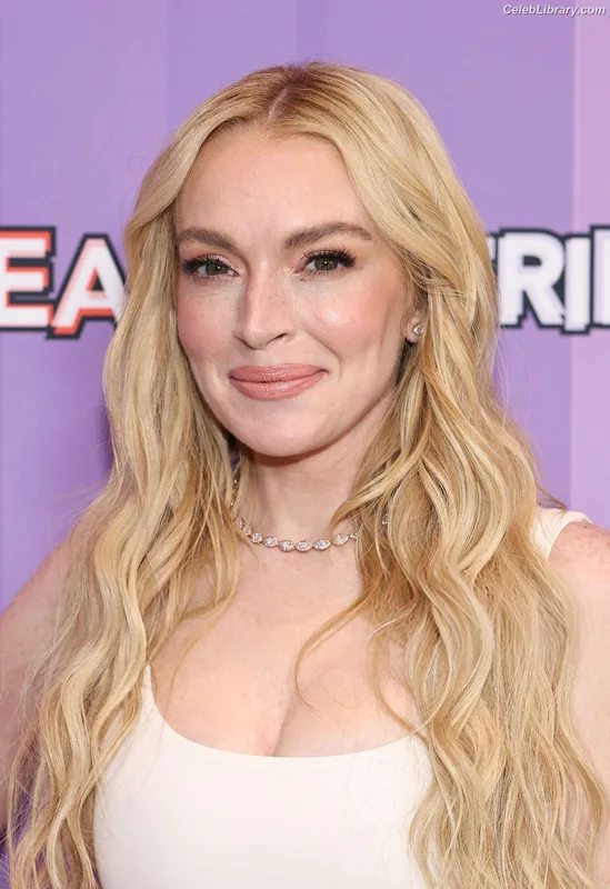Lindsay Lohan photo 6 of 752