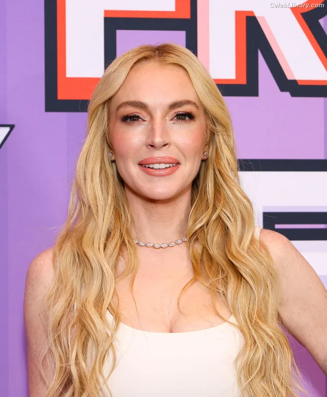 Lindsay Lohan photo 7 of 752