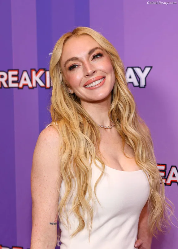 Lindsay Lohan photo 8 of 752