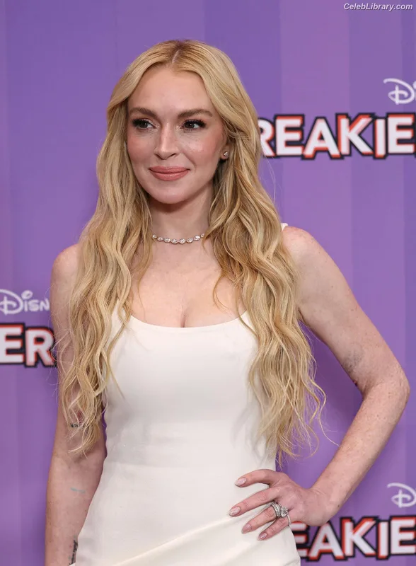 Lindsay Lohan photo 9 of 752