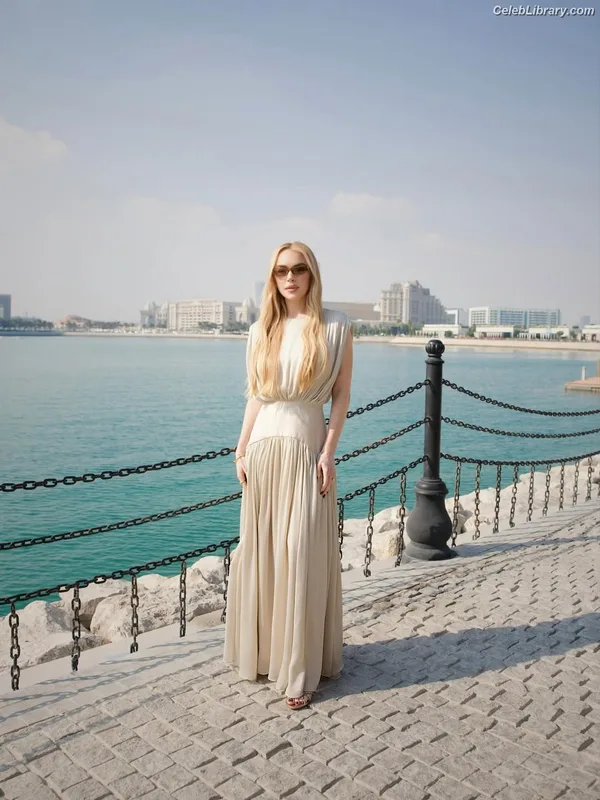 Lindsay Lohan photo 1 of 752