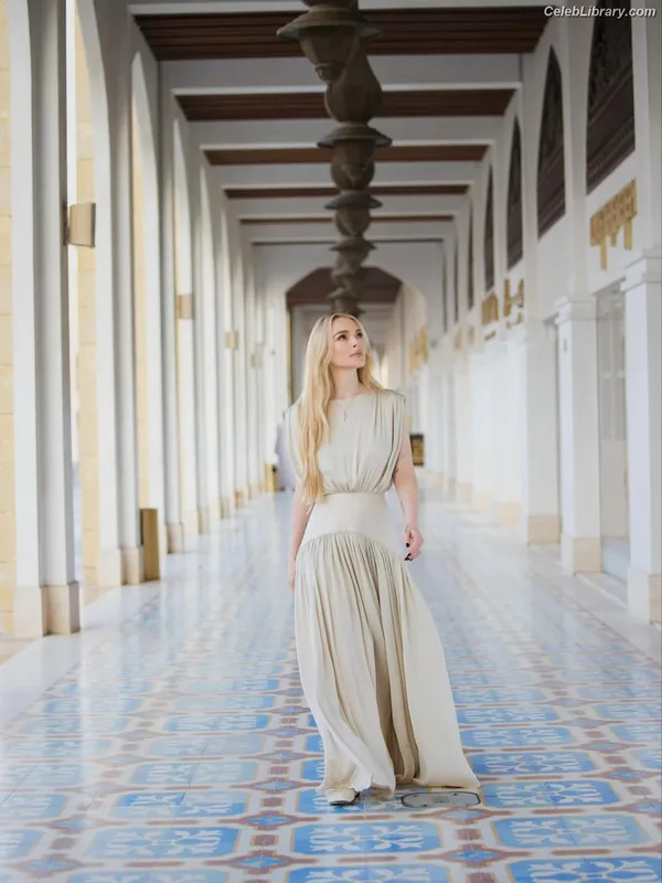 Lindsay Lohan photo 3 of 752