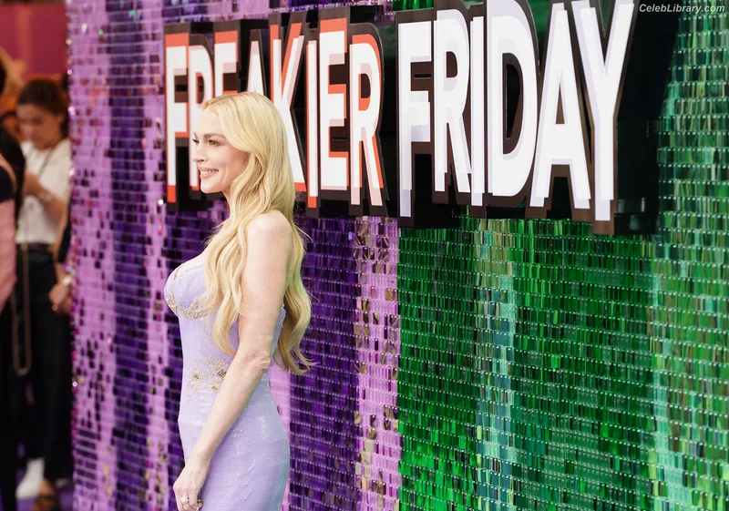 Lindsay Lohan photo 9 of 752