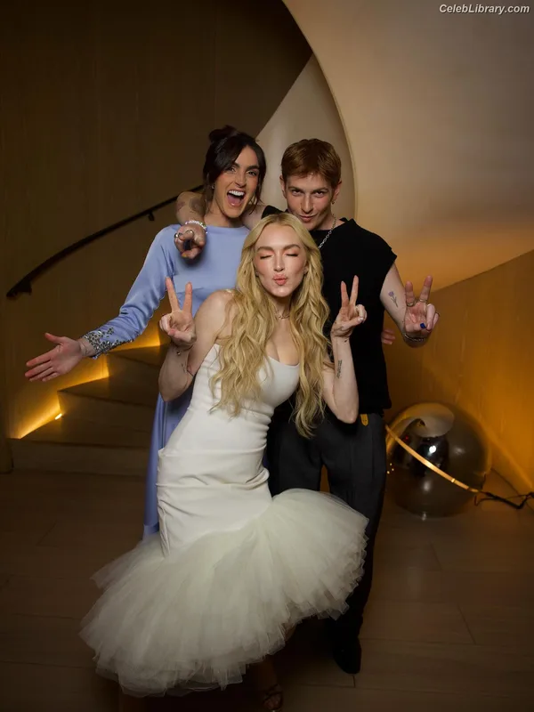 Lindsay Lohan photo 3 of 752