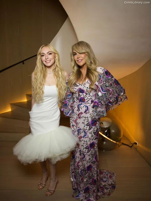 Lindsay Lohan photo 5 of 752