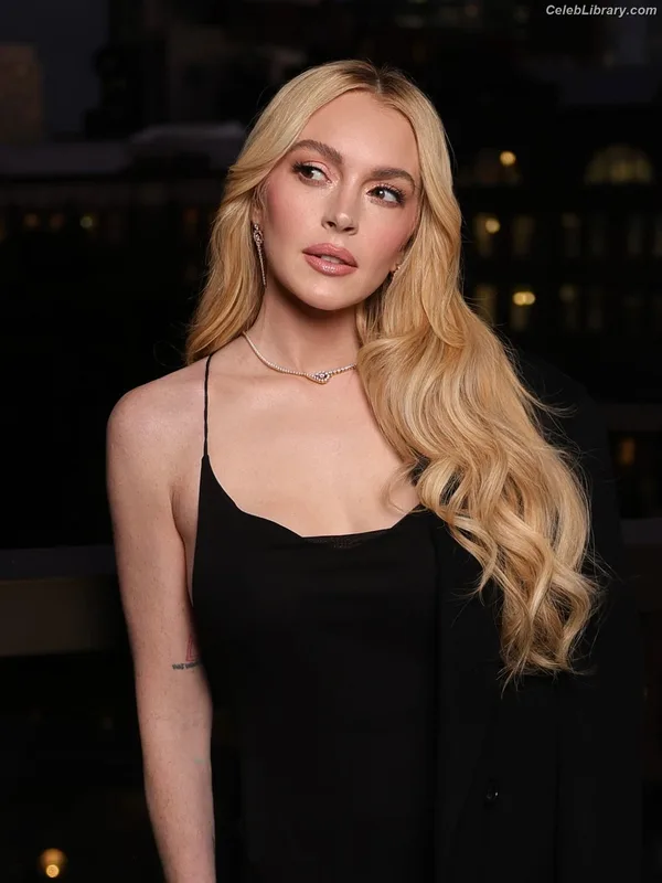 Lindsay Lohan photo 11 of 752