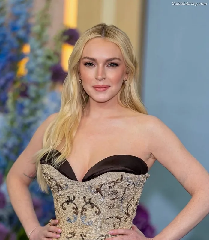 Lindsay Lohan photo 12 of 752