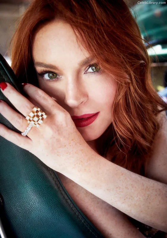 Lindsay Lohan photo 3 of 752
