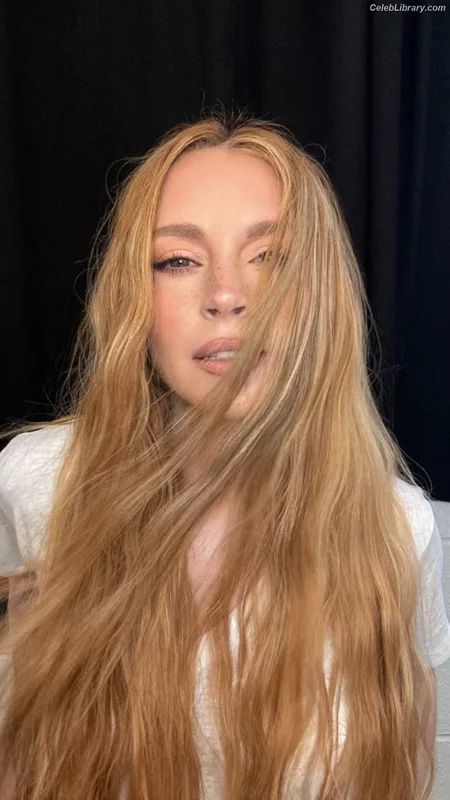 Lindsay Lohan photo 17 of 752