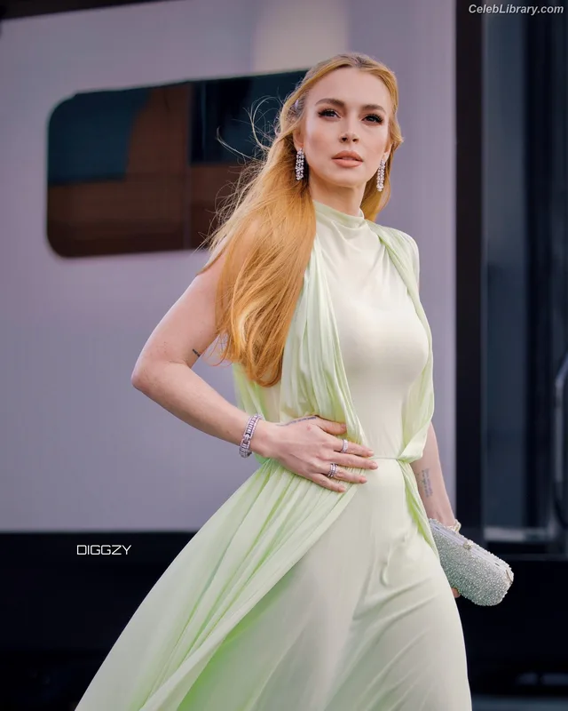 Lindsay Lohan photo 5 of 752