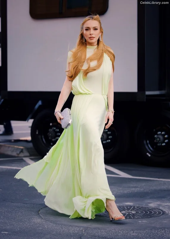 Lindsay Lohan photo 7 of 752