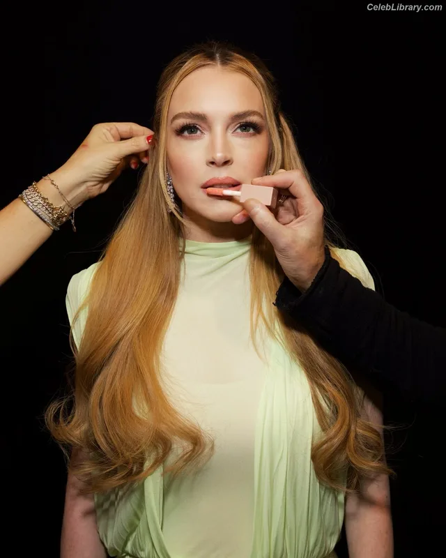 Lindsay Lohan photo 9 of 752