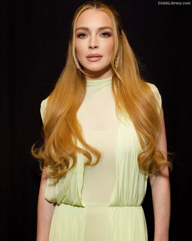 Lindsay Lohan photo 10 of 752
