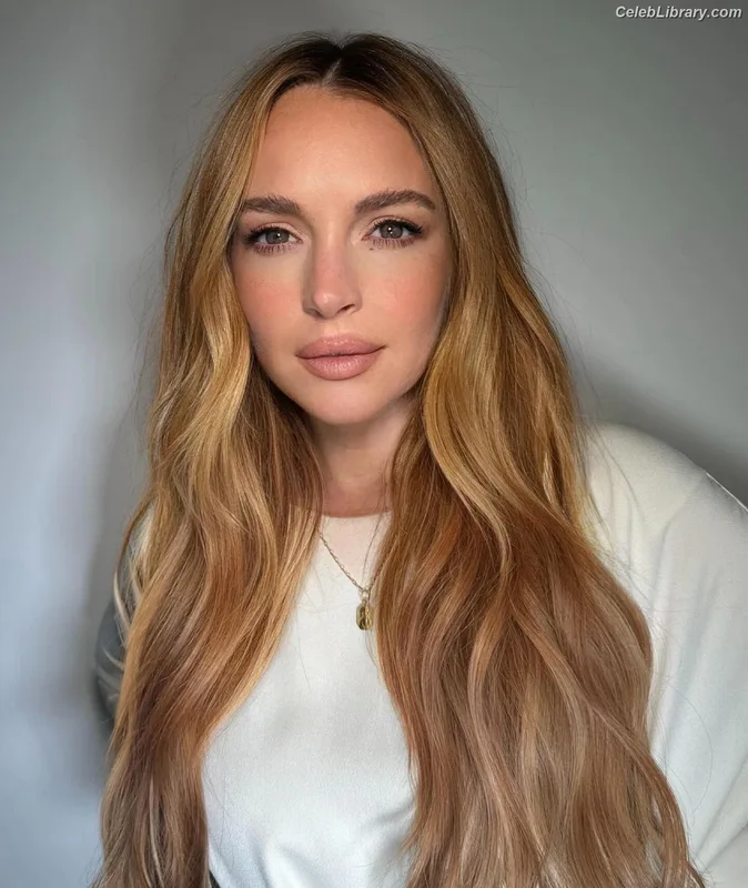 Lindsay Lohan photo 12 of 752