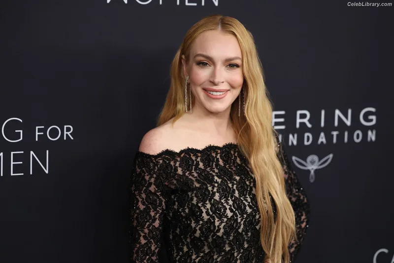 Lindsay Lohan photo 2 of 752