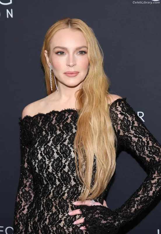 Lindsay Lohan photo 3 of 752