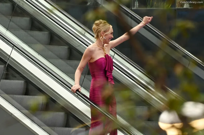 Lindsay Lohan photo 10 of 752