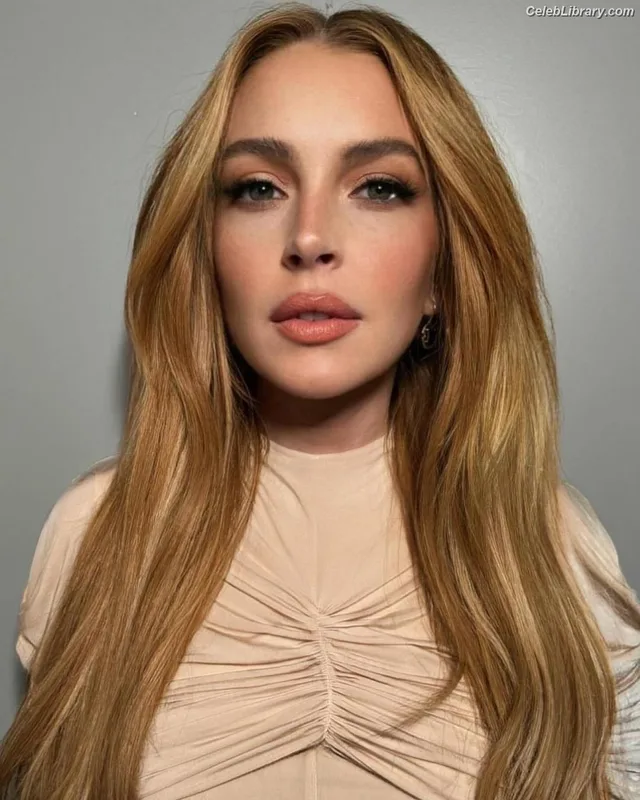 Lindsay Lohan photo 23 of 752