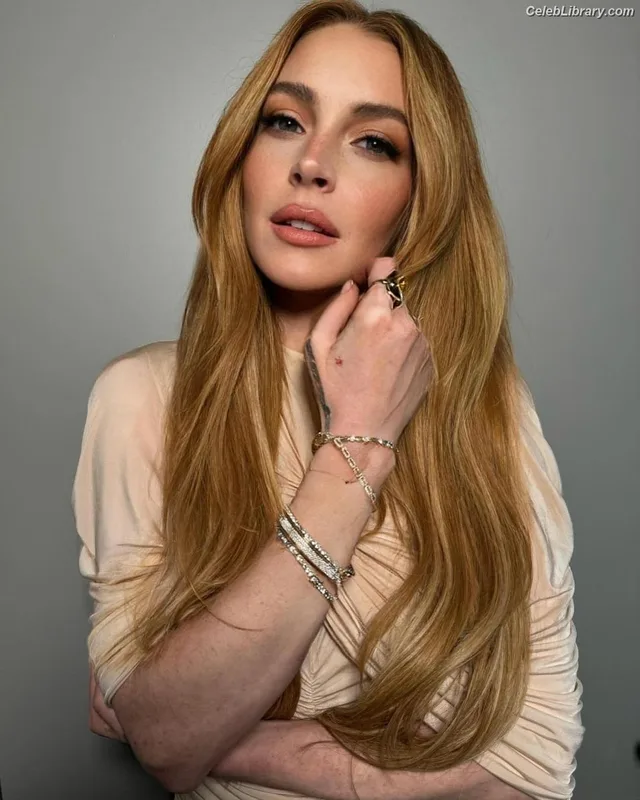 Lindsay Lohan photo 24 of 752