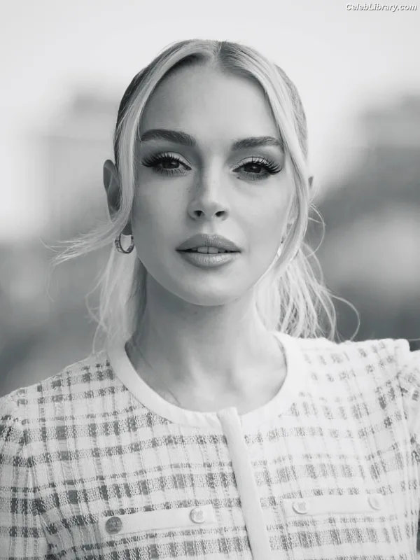 Lindsay Lohan photo 3 of 752