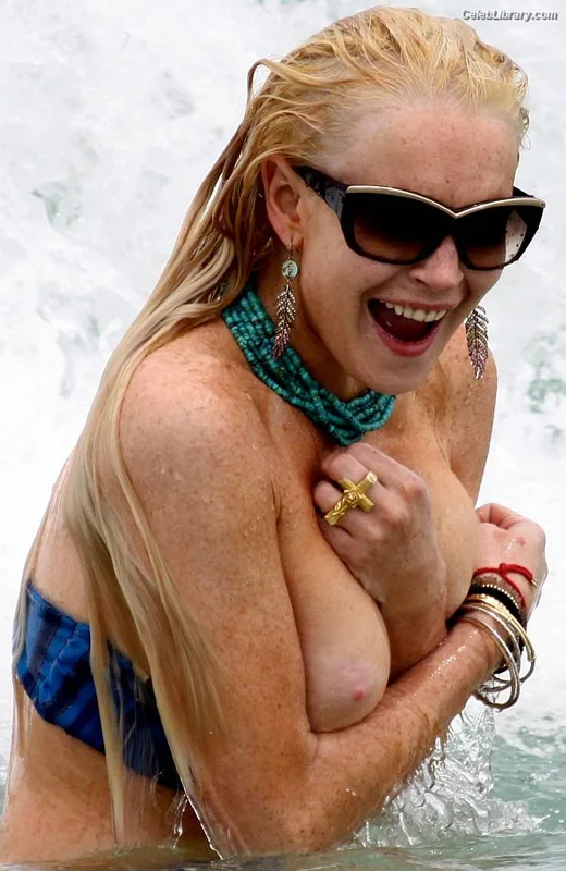 Lindsay Lohan photo 2 of 752