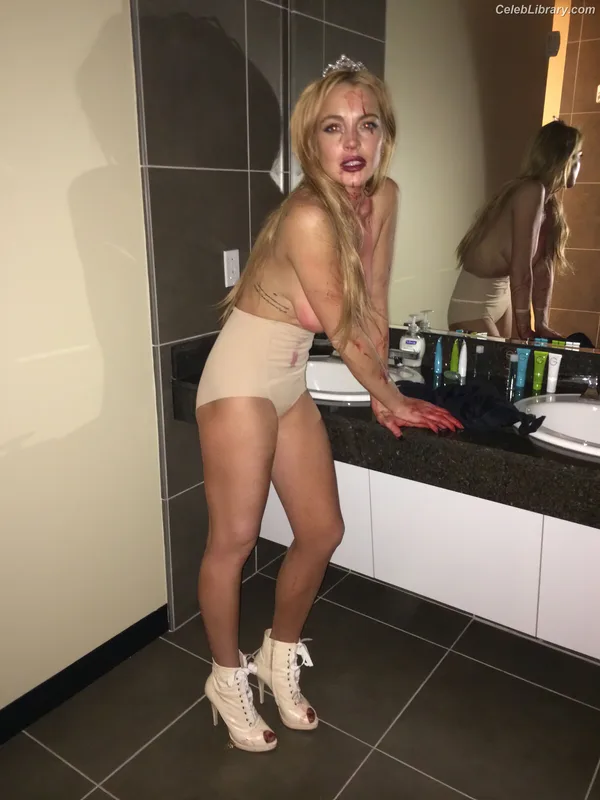 Lindsay Lohan photo 7 of 752
