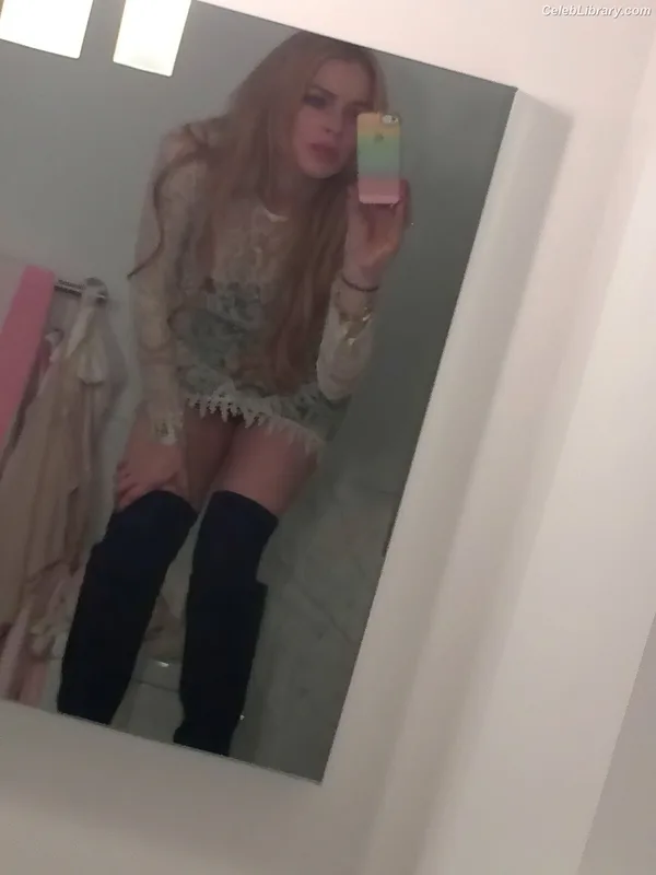 Lindsay Lohan photo 10 of 752