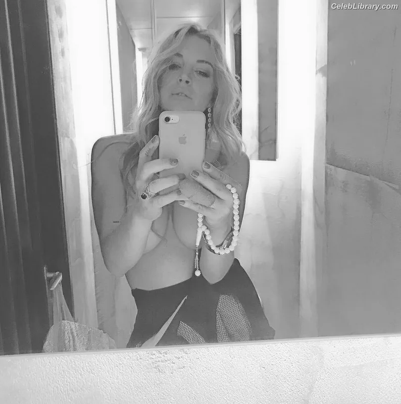 Lindsay Lohan photo 16 of 752
