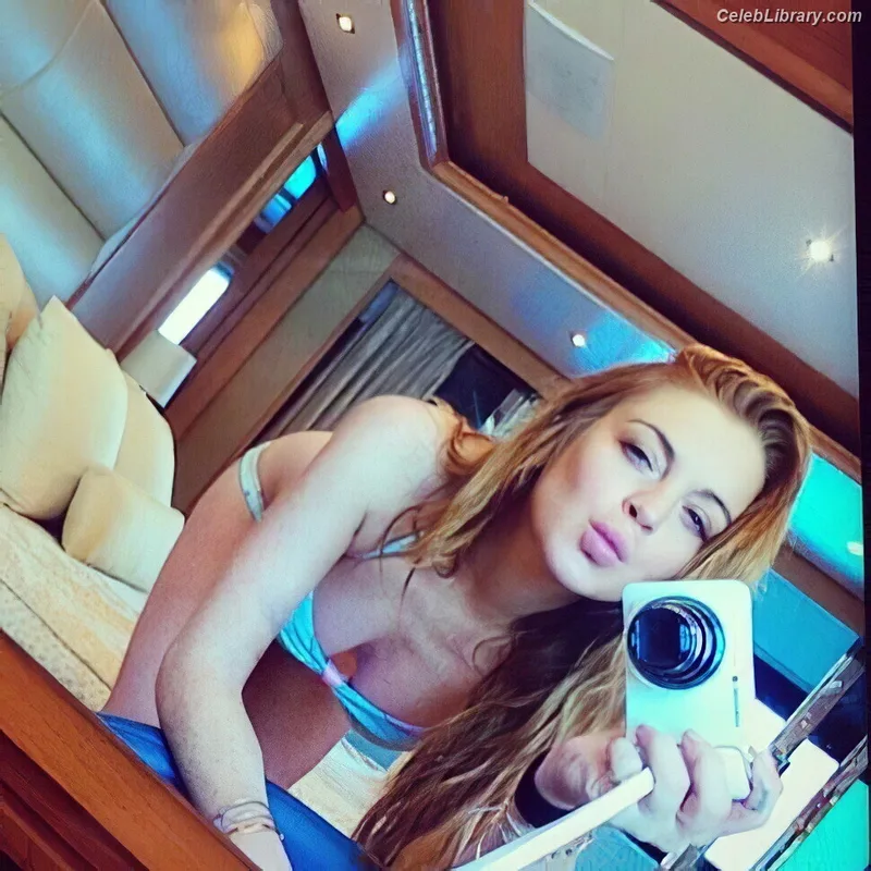 Lindsay Lohan photo 18 of 752