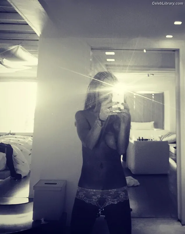 Lindsay Lohan photo 19 of 752