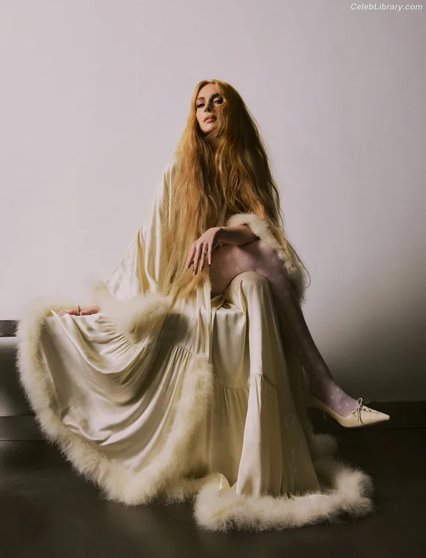 Lindsay Lohan photo 1 of 752