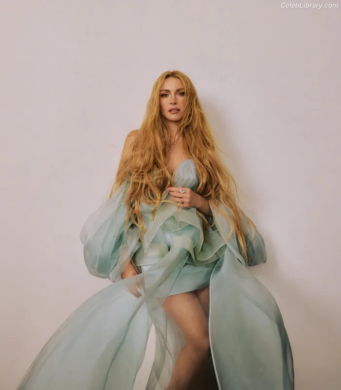 Lindsay Lohan photo 3 of 752