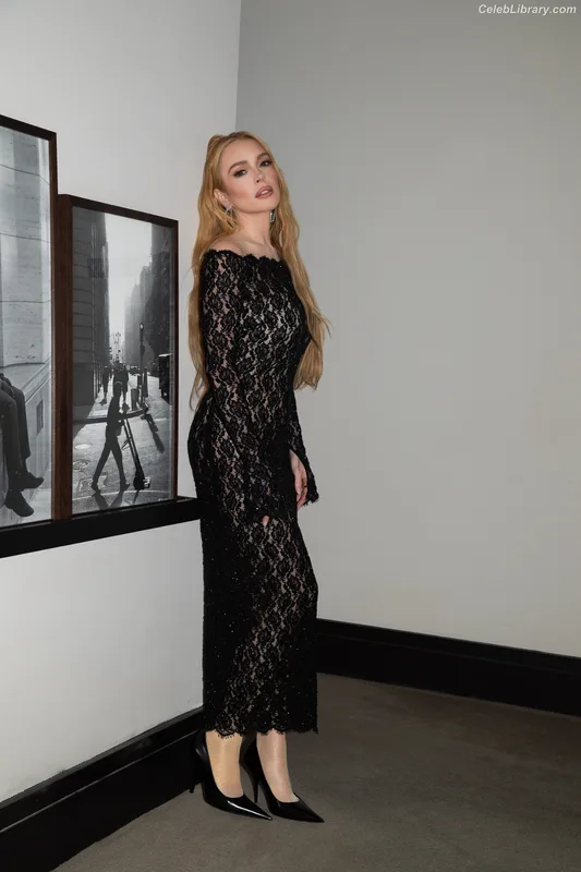 Lindsay Lohan photo 2 of 752