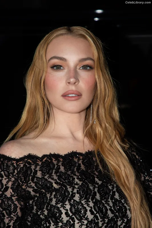 Lindsay Lohan photo 3 of 752