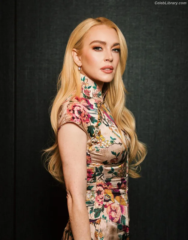 Lindsay Lohan photo 4 of 752