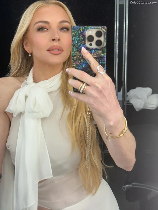 Lindsay Lohan photo 6 of 752