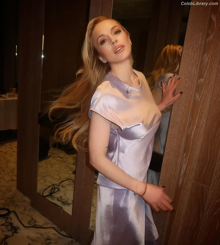 Lindsay Lohan photo 11 of 752