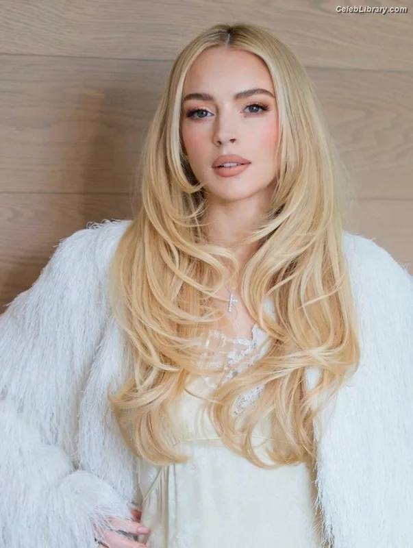 Lindsay Lohan photo 1 of 752