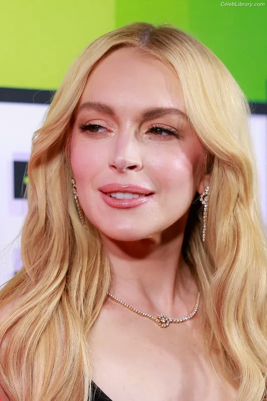 Lindsay Lohan photo 6 of 752