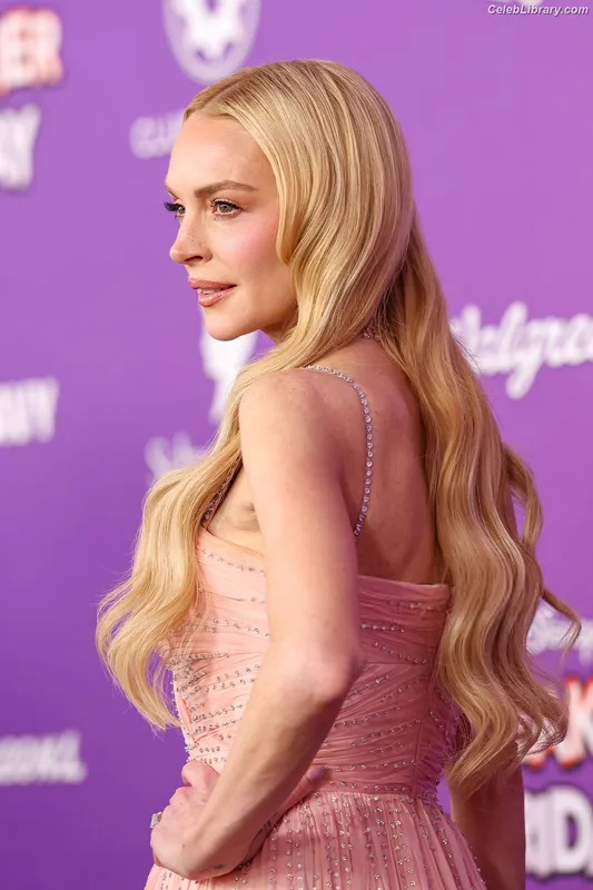 Lindsay Lohan photo 8 of 752