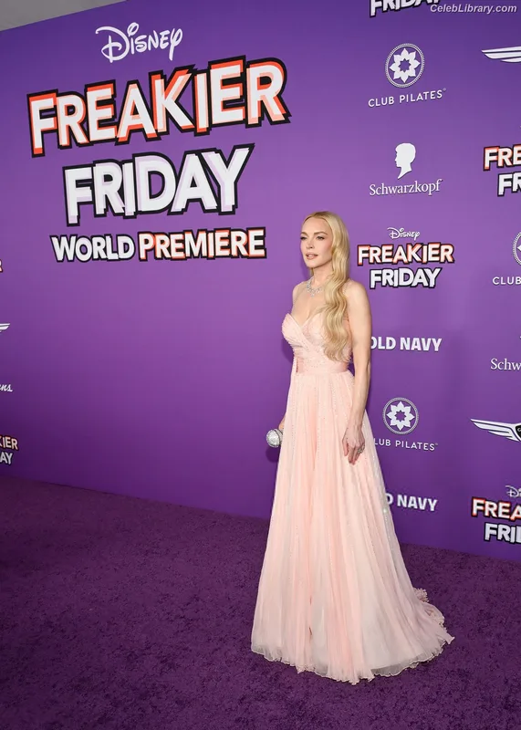 Lindsay Lohan photo 22 of 752