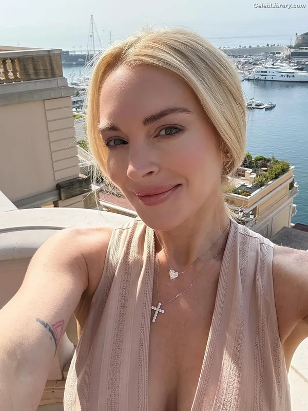 Lindsay Lohan photo 4 of 752