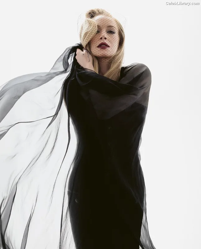 Lindsay Lohan photo 15 of 752